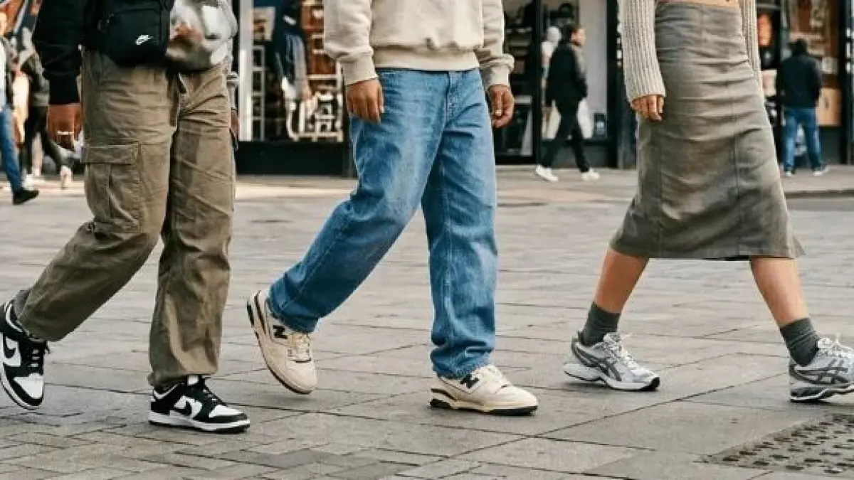 Ilustrasi sneakers yang digandrungi gen Z. (glance)