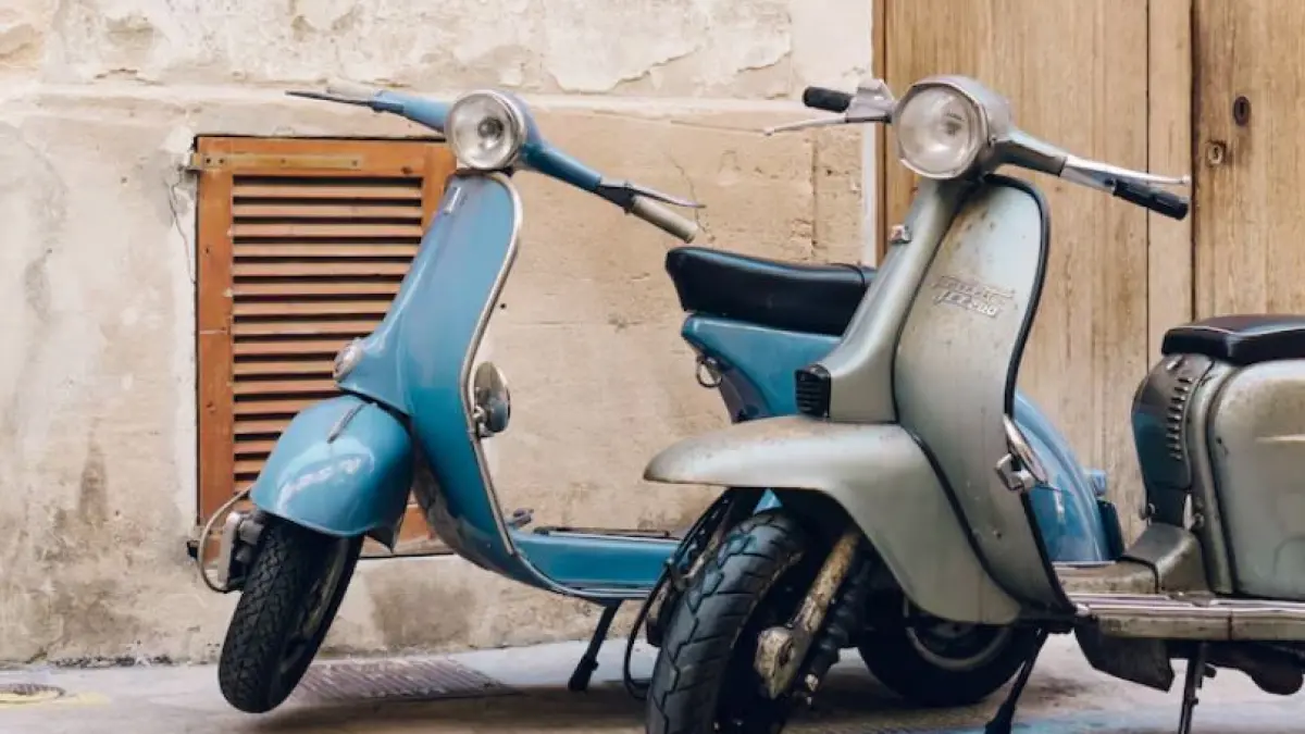 Ilustrasi vespa klasik yang spare part-nya susah dicari. (freepik)