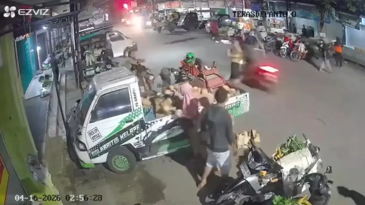 Rekaman CCTV TKP kecelakaan maut yang menewaskan pejalan kaki di Kecamatan Geger, Madiun. FOTO: TANGKAPAN LAYAR