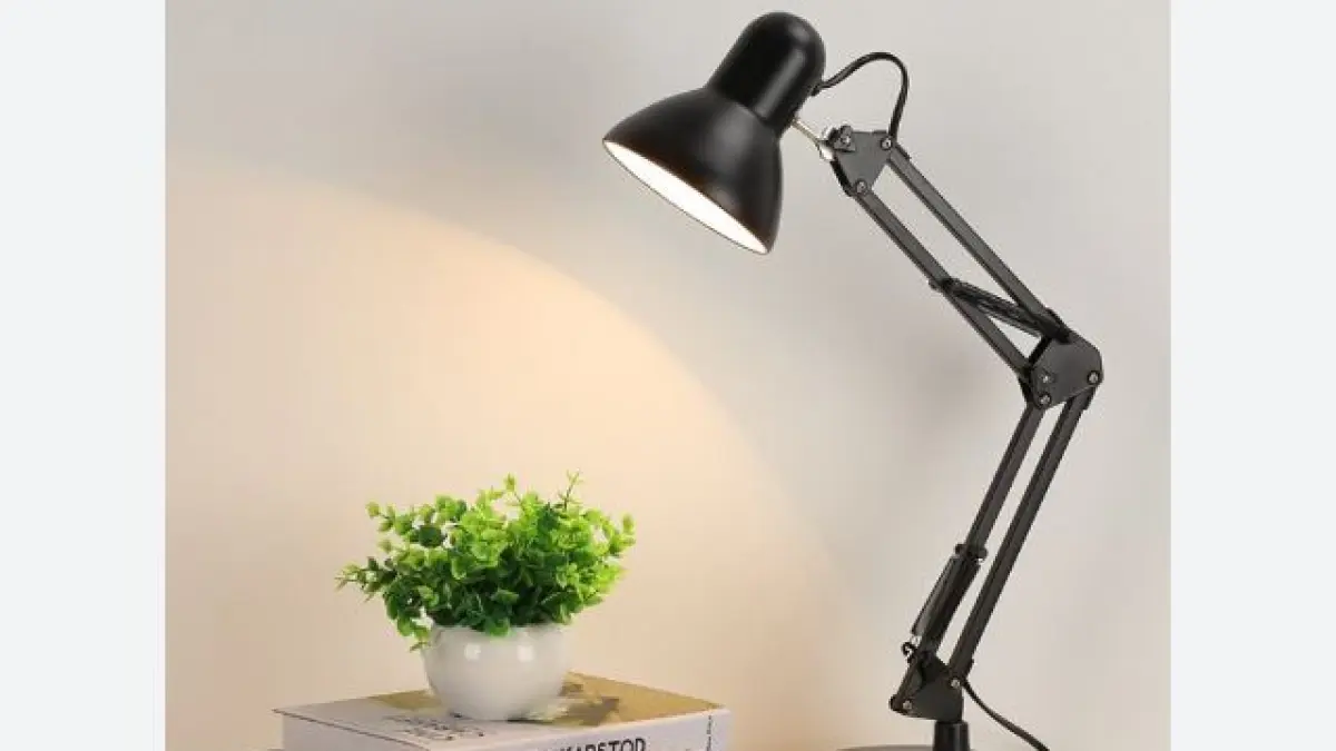 Tips memilih lampu meja yang tepat untuk kerja. (ISTIMEWA)