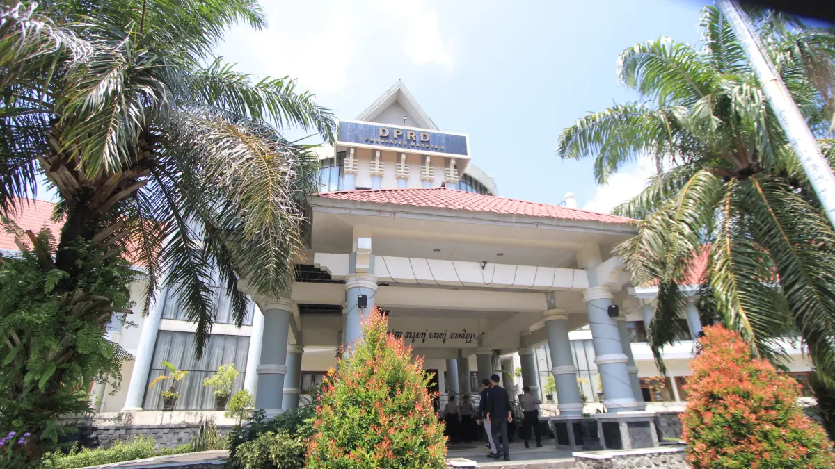 Yok Sujarwadi resmi ditunjuk sebagai Plt Sekwan DPRD Magetan menggantikan pejabat sebelumnya yang mengundurkan diri. AJI PUTRA/RADAR MAGETAN