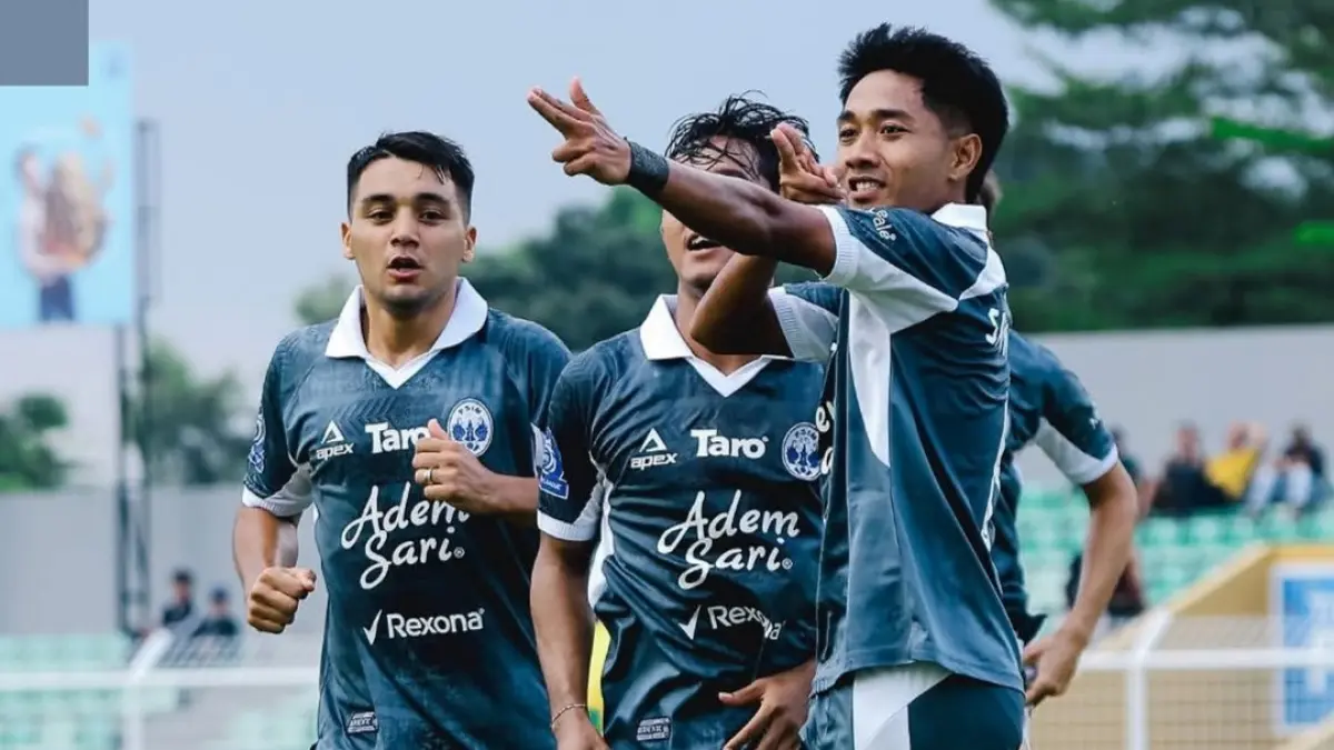 UNGGUL: Pemain PSIM Jogja Savio Sheva merayakan golnya ke gawang Bhayangkara FC. (IG @psimjogja_official)