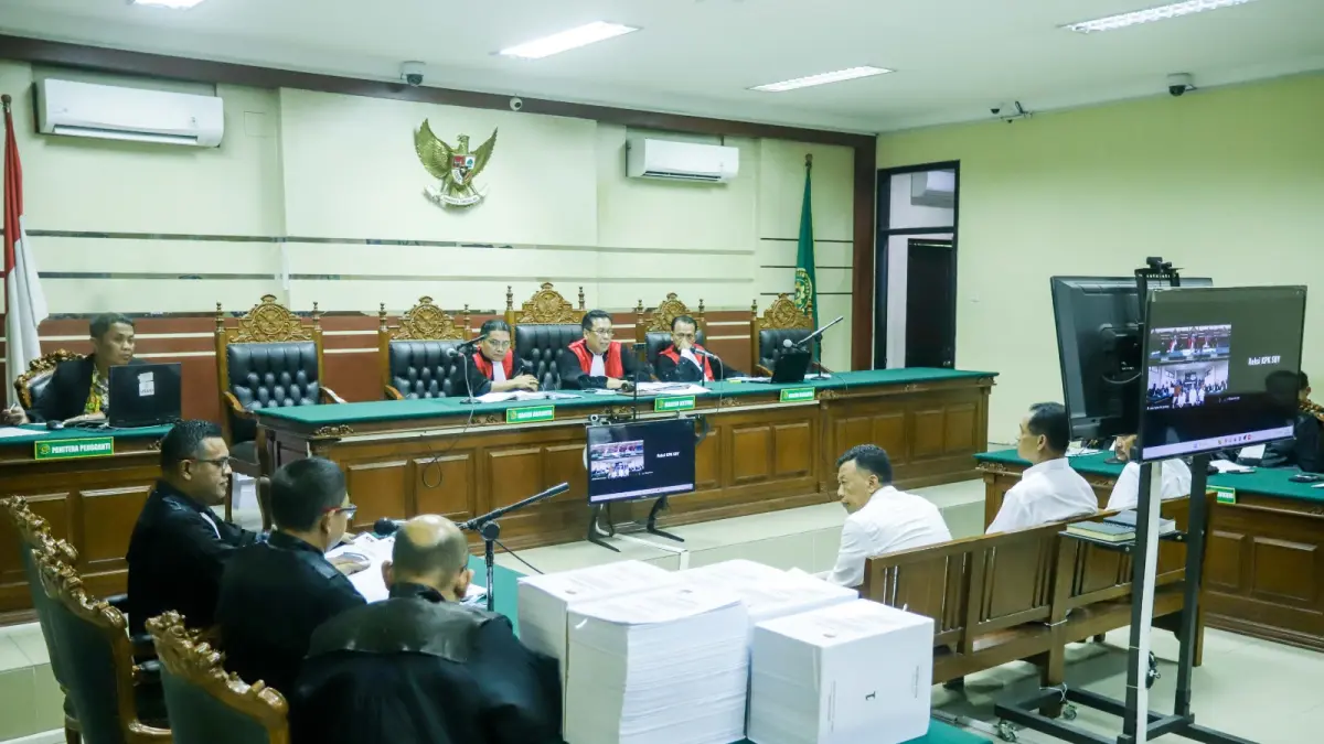 Bupati Ponorogo nonaktif Sugiri Sancoko menjalani sidang lanjutan di PN Tipikor Surabaya. FOTO: ALFIAN RIZAL/JAWA POS