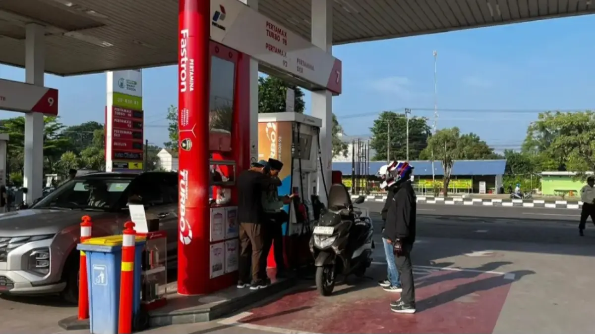 Harga BBM Pertamina terbaru 18 April 2026 naik tajam untuk nonsubsidi. (Jawa Pos)