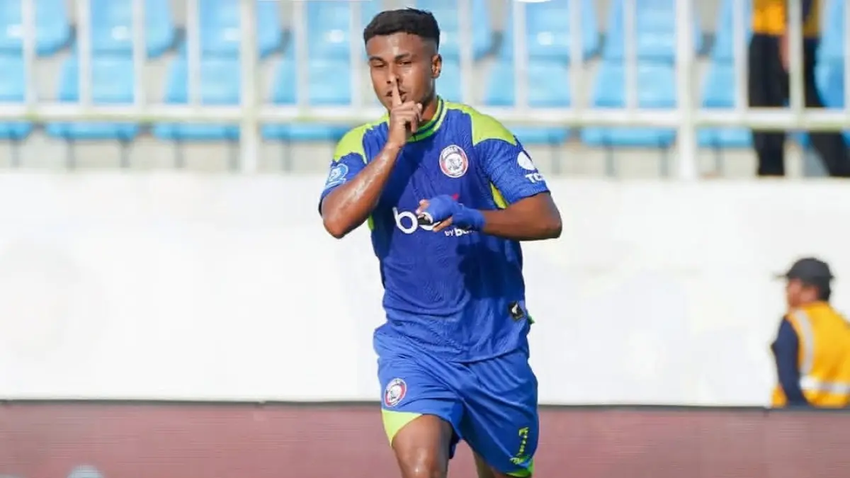 MENYALA: Gabriel Silva mencetak brace saat Arema FC membantai Persis Solo 2-0 di Stadion Kanjuruhan, Malang, Sabtu (18/4) sore. (IG @aremafcofficial)