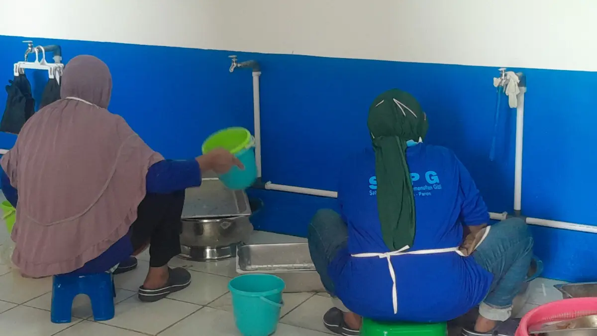 Aktivitas dapur SPPG di Ngawi, sebagian belum lolos uji sanitasi higienis. DOK RADAR NGAWI