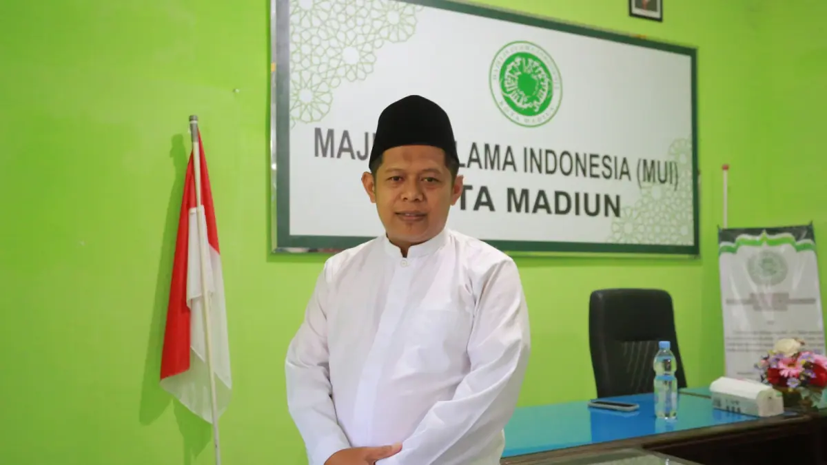 Miftahul Huda bersiap bertugas sebagai PPIH untuk melayani jemaah haji lansia di Madinah. FOTO: BAGAS BIMANTARA/RADAR MADIUN