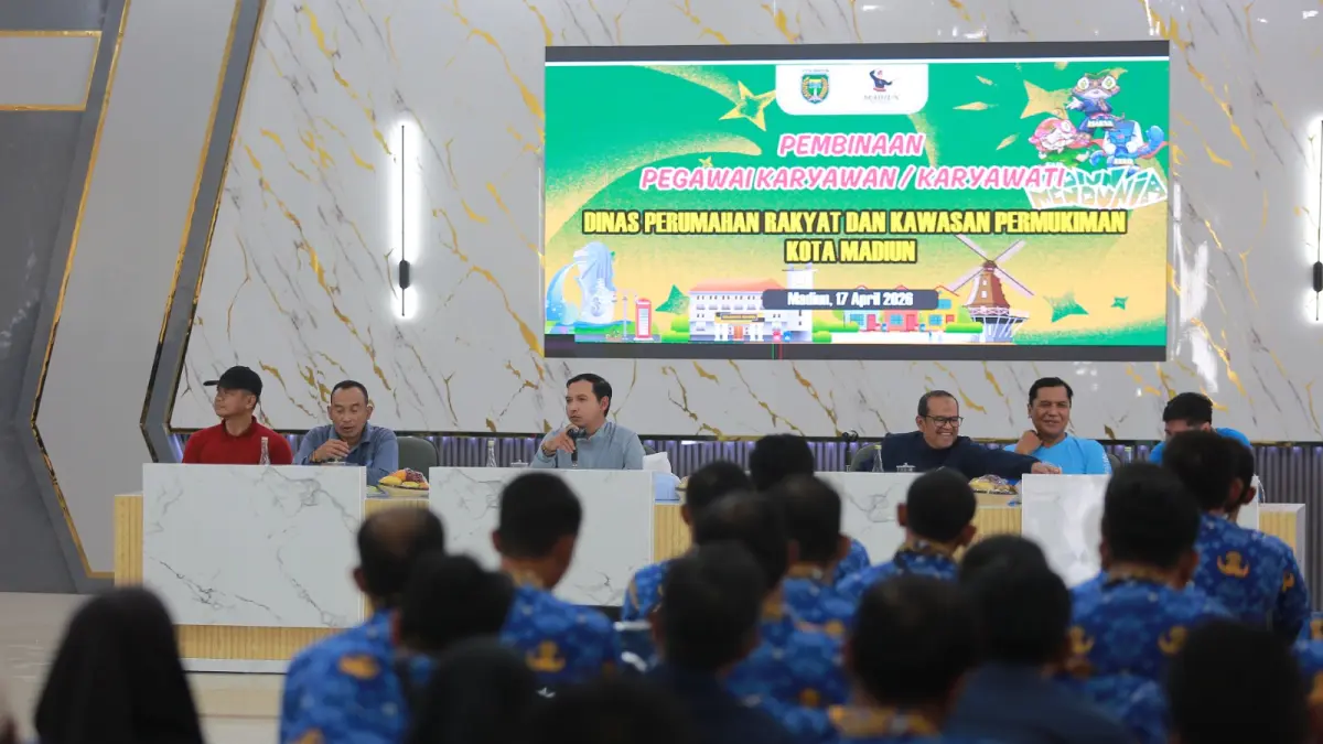 Plt Wali Kota Madiun memberikan pembinaan kepada ASN terkait peningkatan kinerja. FOTO: BAGAS BIMANTARA/RADAR MADIUN