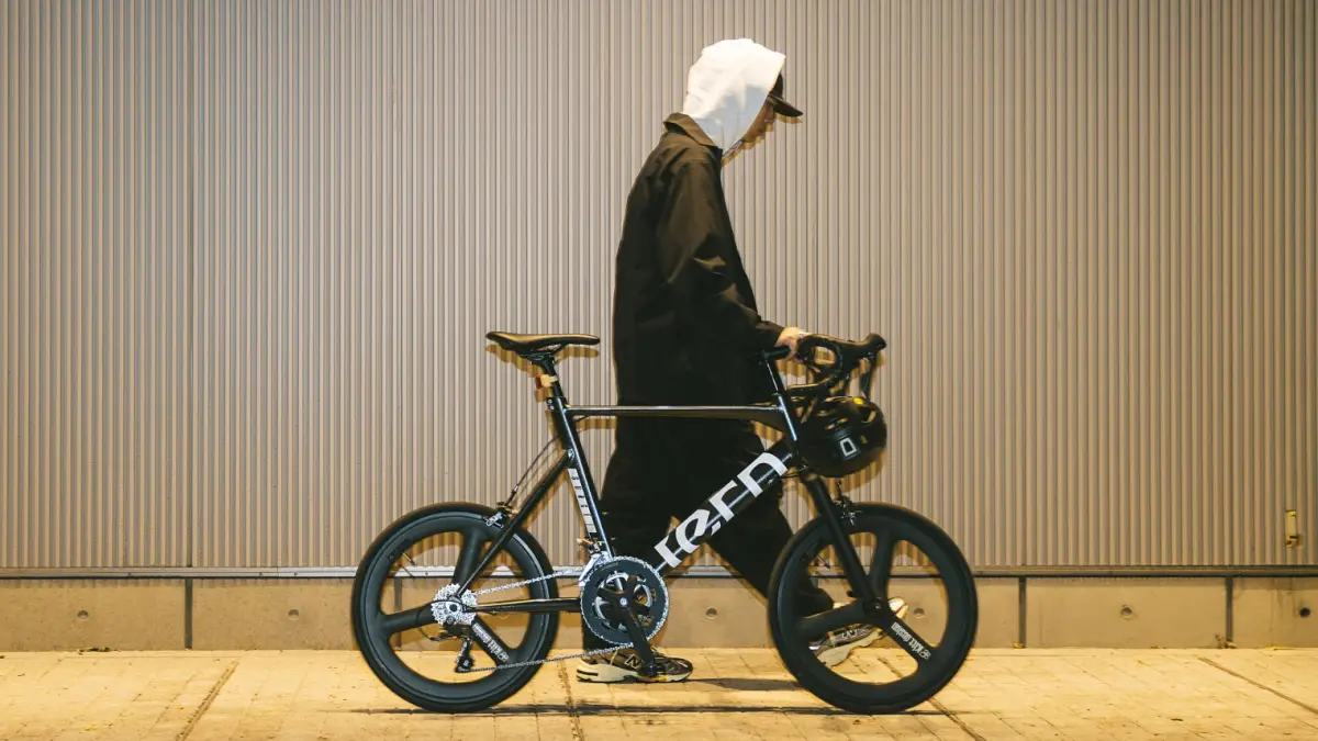 Sebagai sepeda minivelo, Tern Surge menawarkan desain road bike yang aerodinamis. (TERN JAPAN)