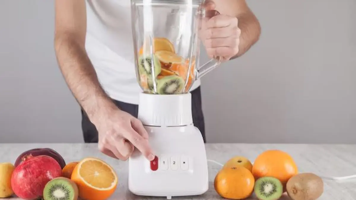 Ilustrasi memakain blender. (NGY Electronics) 