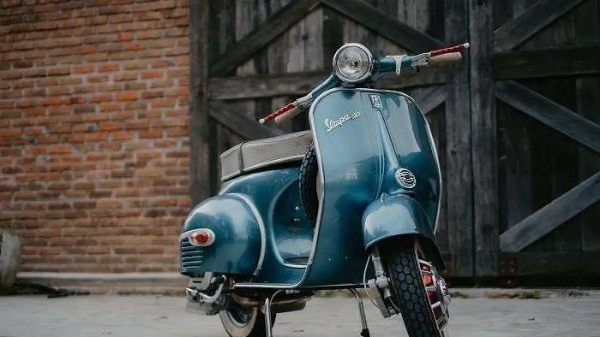 Ilustrasi vespa garuda. 