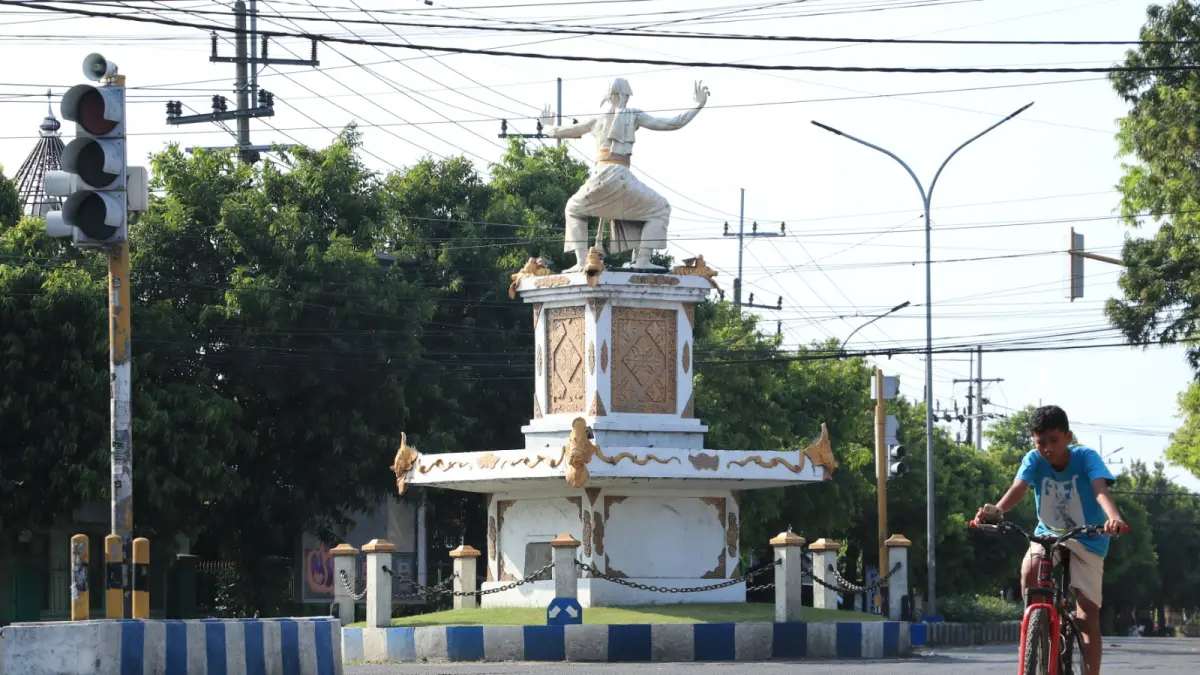 Kondisi jalan penghubung Jeruksing–Jabung di Ponorogo bergelombang dan rawan kecelakaan, segera diperbaiki tahun ini. SUGENG DWI N/RADAR PONOROGO