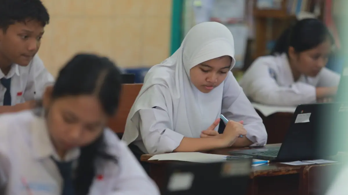 Siswa SMP di Kota Madiun mengikuti TKA sebagai bagian penilaian dalam SPMB SMK 2026. BAGAS BIMANTARA/RADAR MADIUN