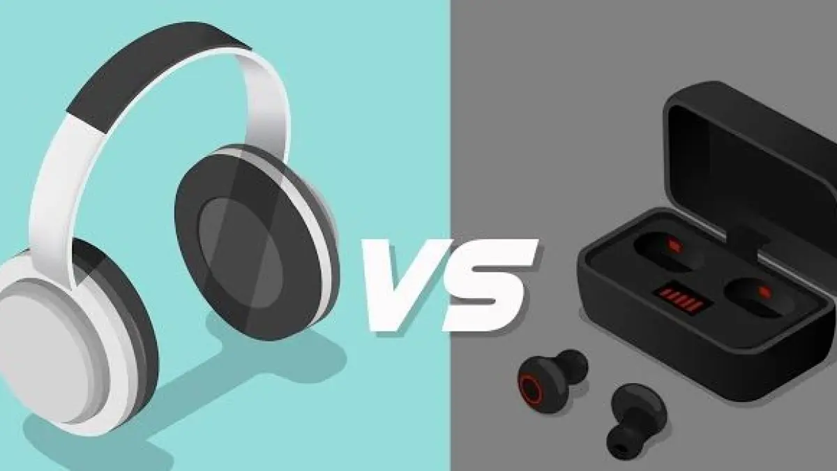 Headphone atau Earphone.