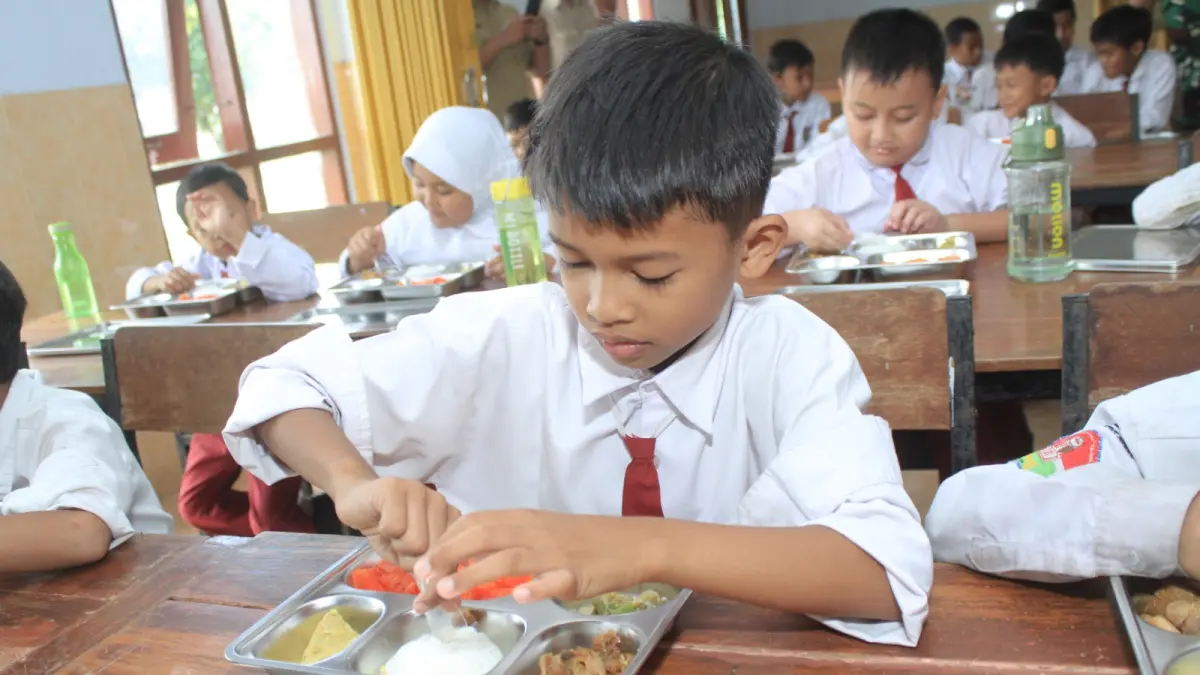 Satgas MBG Magetan menyiapkan data dan infrastruktur guna mendukung pelaksanaan program makan bergizi gratis. BAJI PUTRA/RADAR MAGETAN