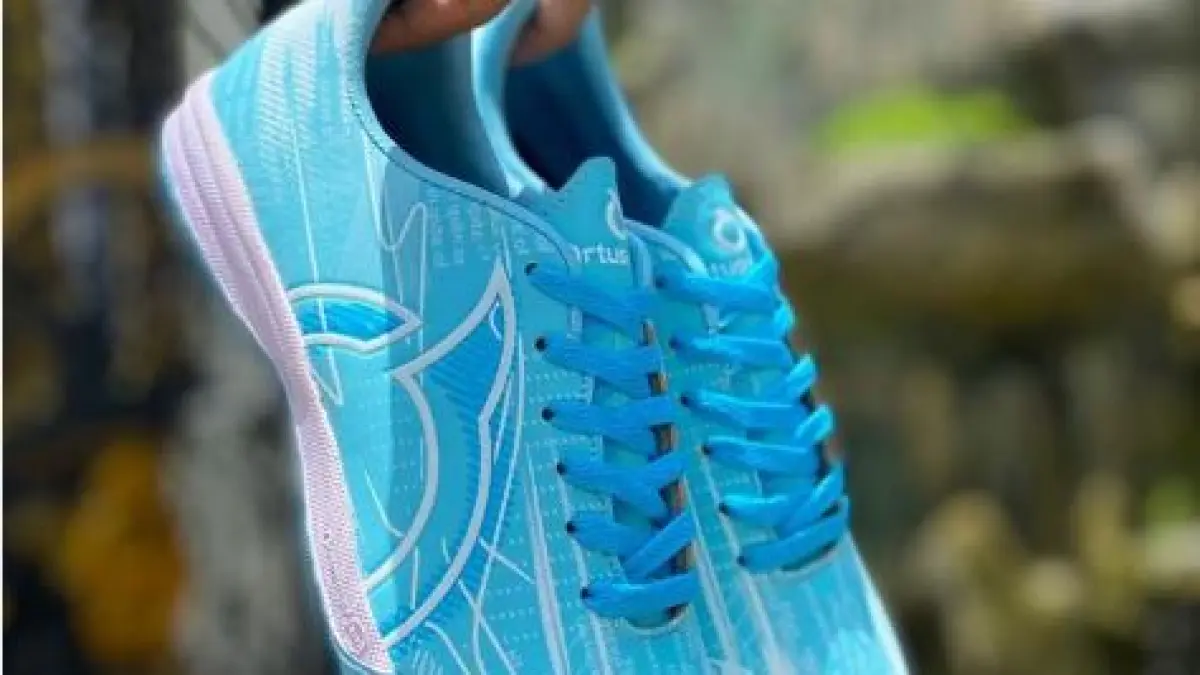 sepatu futsal. 