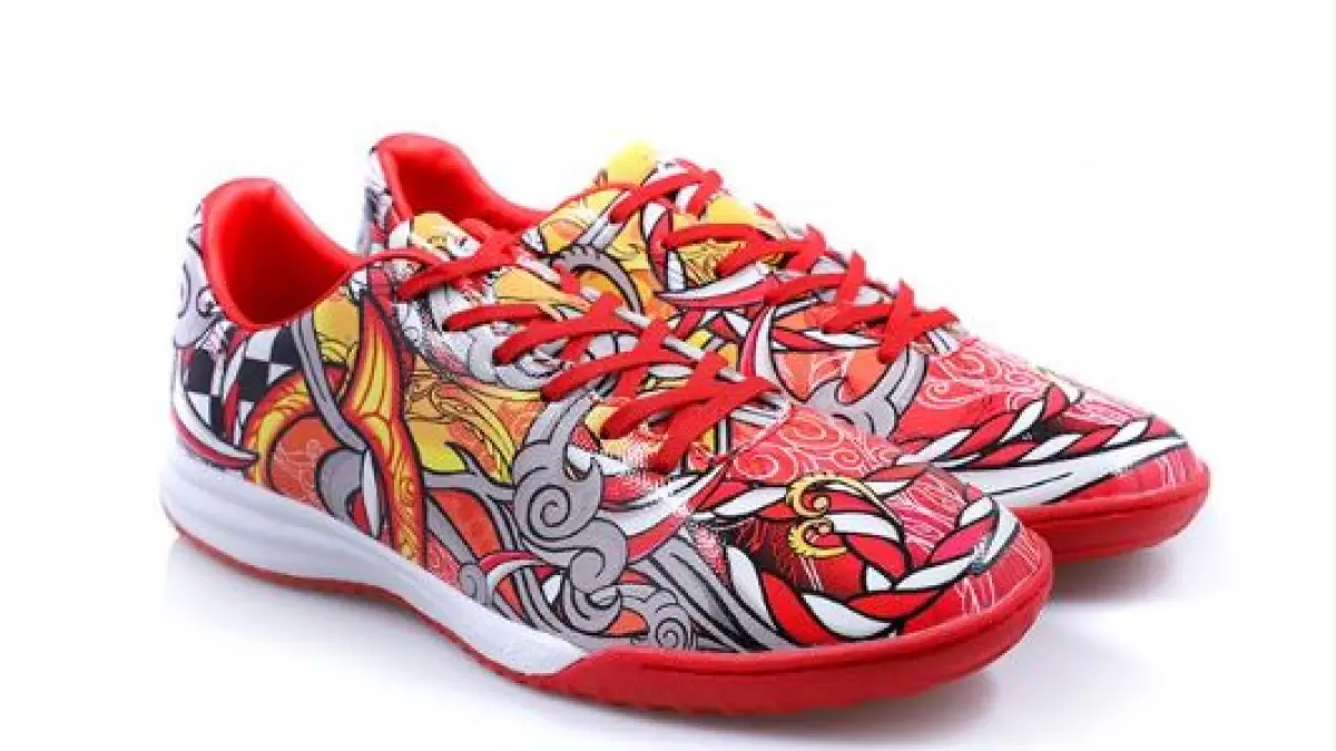sepatu futsal ortuseight batik