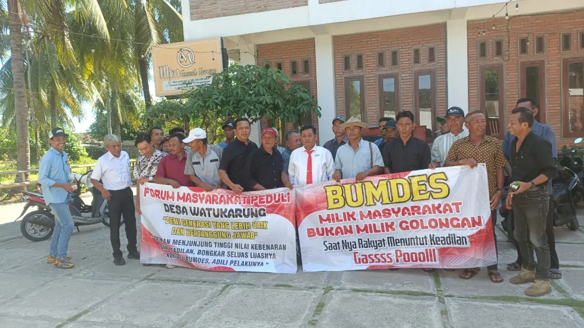 Warga Watukarung Pacitan Geruduk Balai Desa, Tuding BUMDes Sarat Kejanggalan
