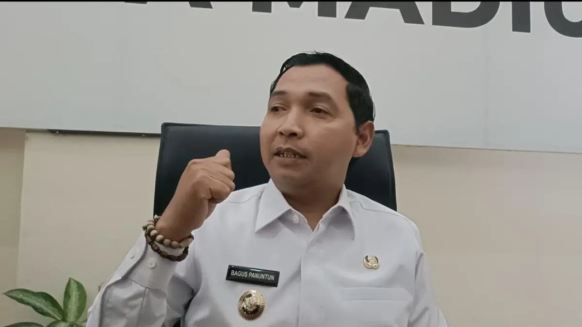 Plt Wali Kota Madiun F Bagus Panuntun menjelaskan tentang pertumbuhan ekonomi di daerahnya yang melambat. FOTO: HENGKY RISTANTO/RADAR MADIUN