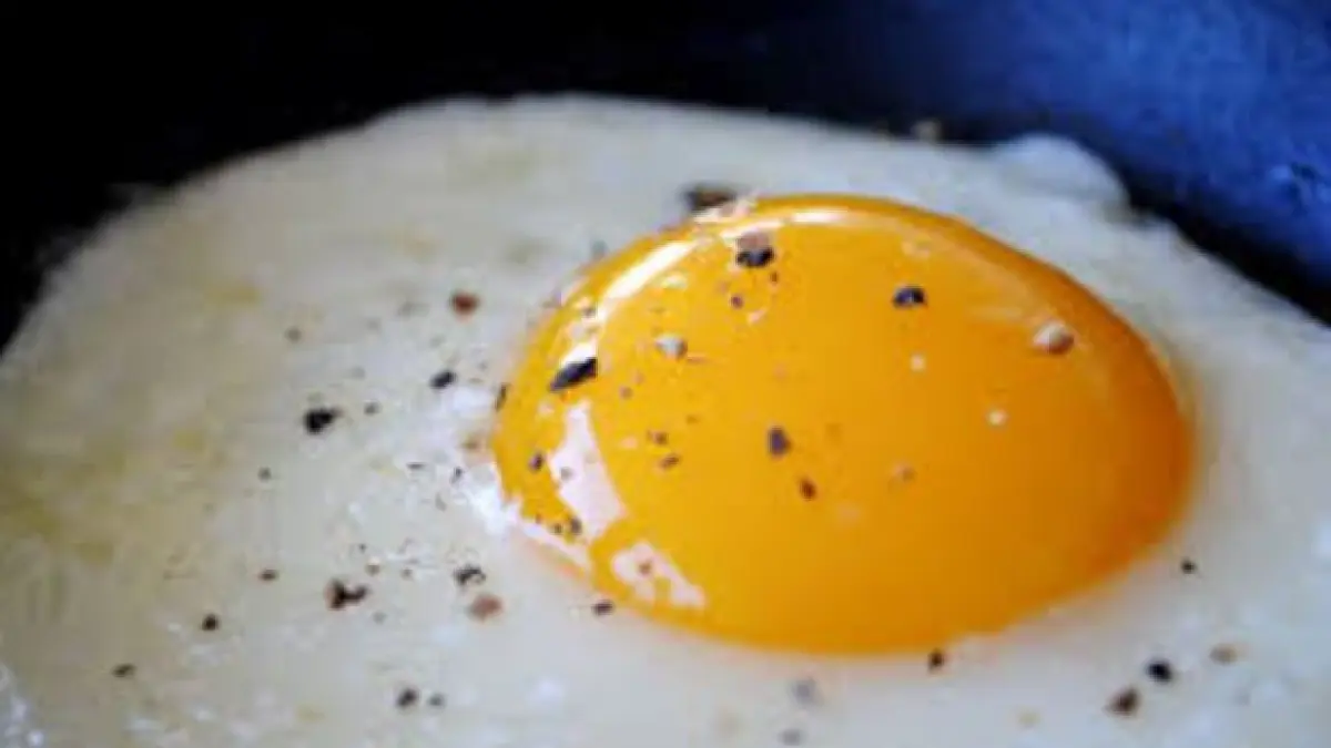 Telur setengah matang. (ISTIMEWA)