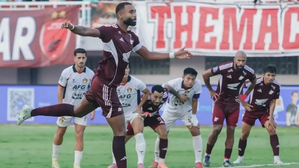 PENCETAK GOL: Bek sekaligus kapten PSM Makassar Yuran Fernandes berhasil membawa timnya unggul sementara atas Persik Kediri. (IG @psm_makassar)
