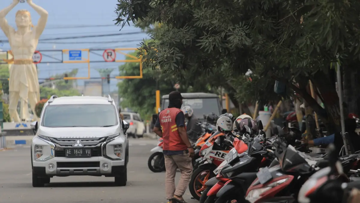 Plt Bupati Ponorogo Lisdyarita mengevaluasi kinerja OPD triwulan pertama 2026. Salah satunya mengenai pengelolaan parkir. SUGENG DWI N/RADAR PONOROGO