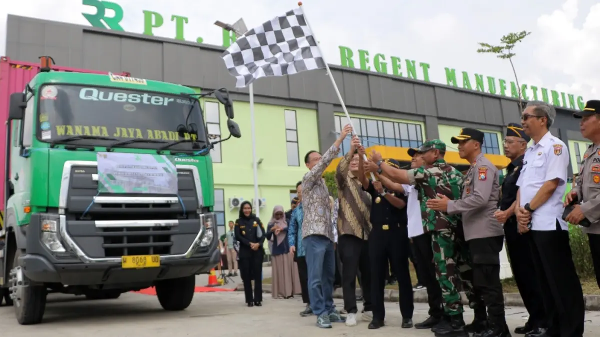 Seremoni ekspor satu kontainer mainan anak produksi Ngawi menuju Amerika Serikat. ASEP SYAEFUL/RADAR NGAWI