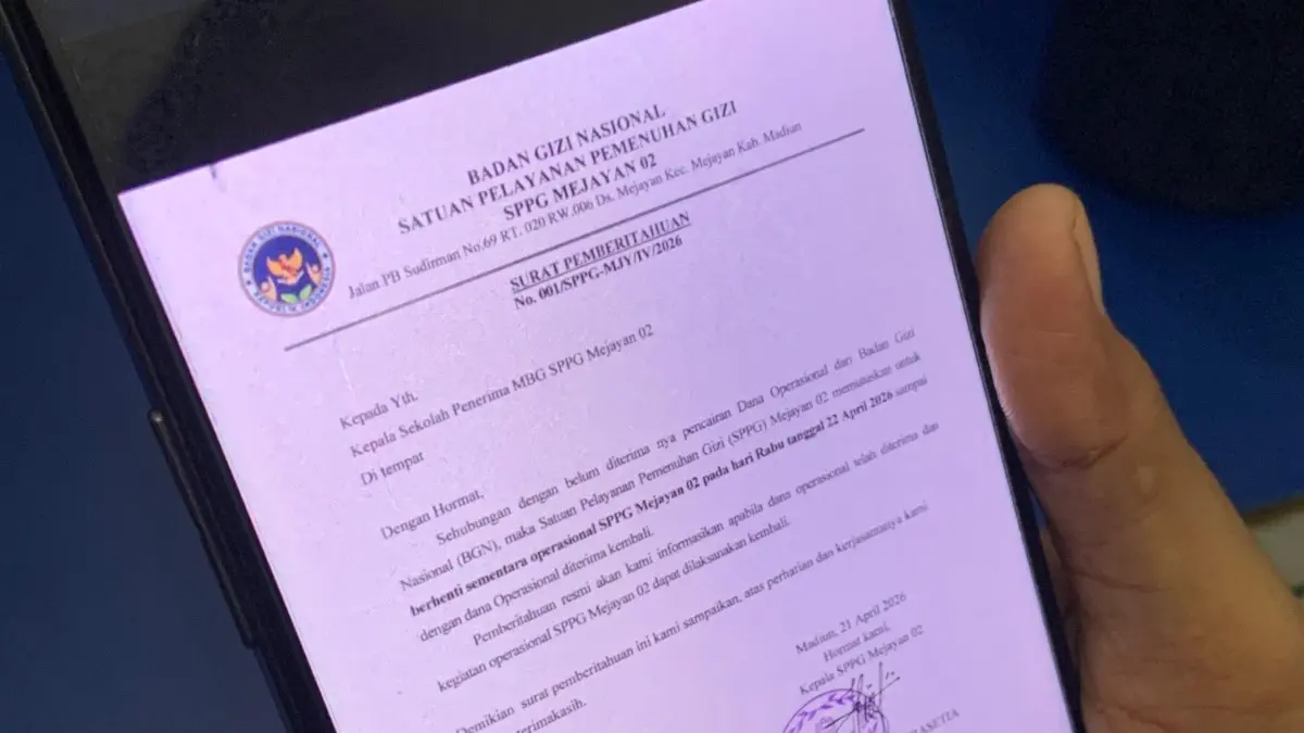Surat penghentian sementara operasional SPPG Mejayan 02 akibat dana belum cair dari BGN. LODITYA FERNANDES/RADAR MADIUN