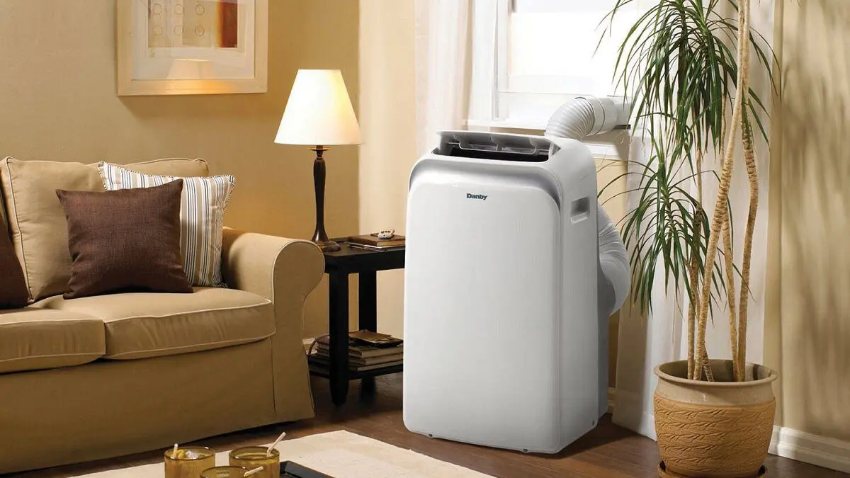 AC duduk menjadi pilihan terbaik untuk ruangan Kecil. 