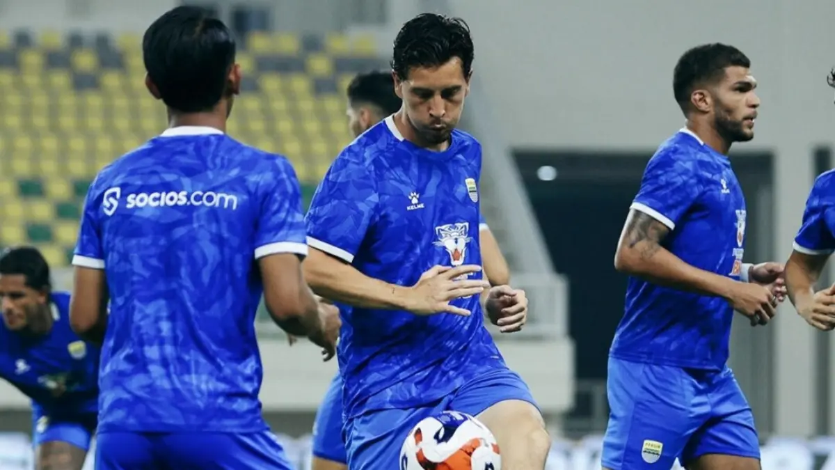 SKUAD MEWAH:  Thom Haye bersama para bintang Persib lainnya saat sesi latihan. (IG @persib) 