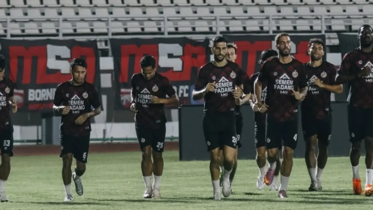 HIDUP MATI: Pasukan Semen Padang bersiap menghadapi laga hidup mati melawan Borneo FC. (IG @semenpadangfcid)