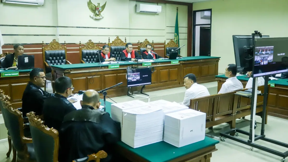 Sugiri Sancoko menjalani sidang di PN Tipikor Surabaya. FOTO: JAWA POS