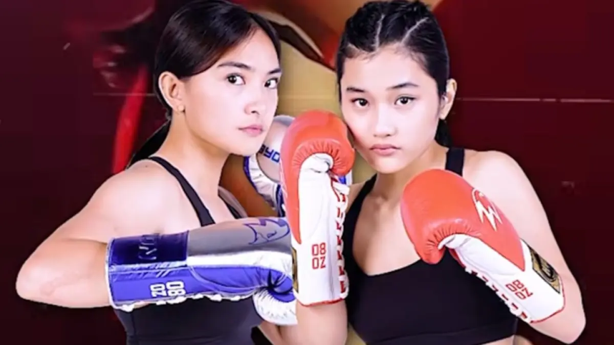 Winona Karamoy (sarung tinju merah) kalah dari Emmabell Cassandra di debut internasional. (ig@byoncombat)