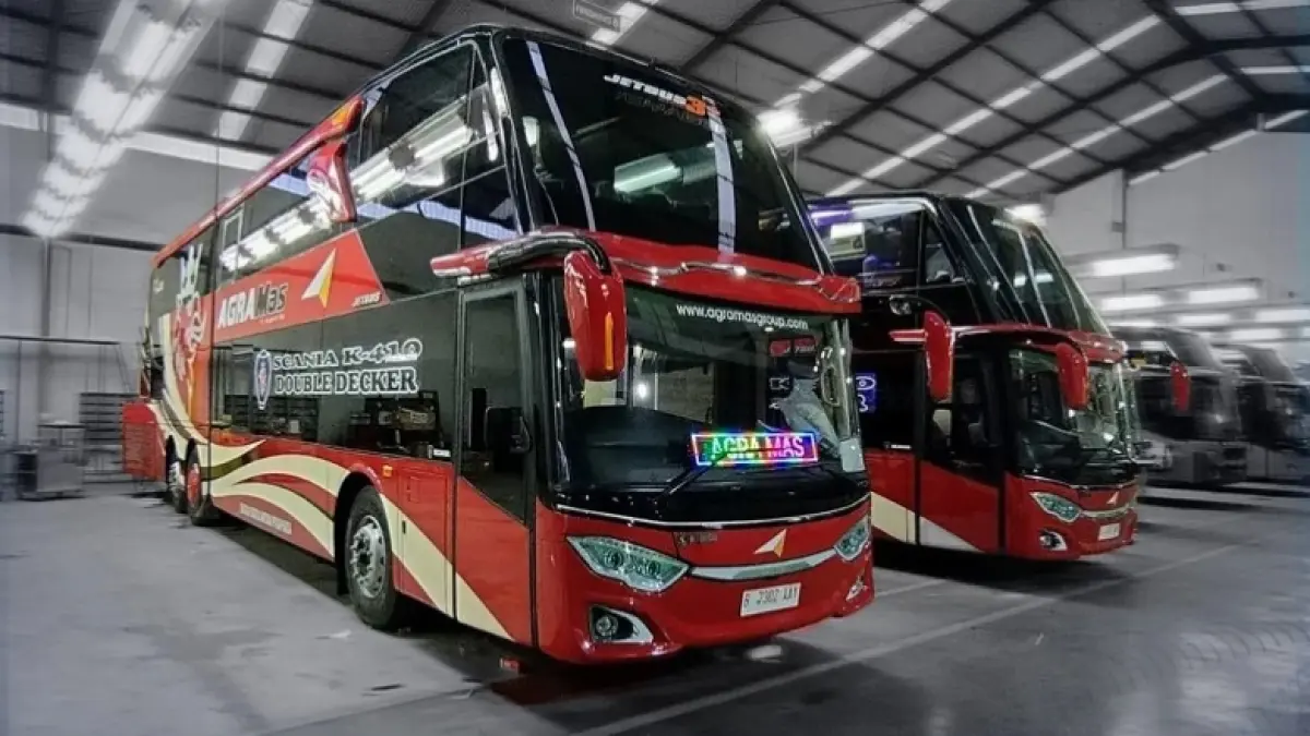 Bus double decker makin diminati. 