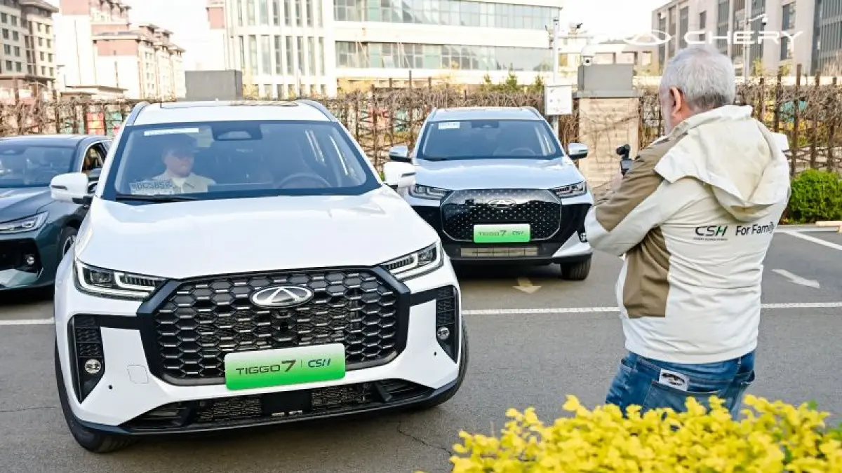 Demonstrasi teknologi parkir pintar otomatis Valet Parking Driver (VPD) milik Chery pada mobil Tiggo 7 CSH di China. (ANTARA)
