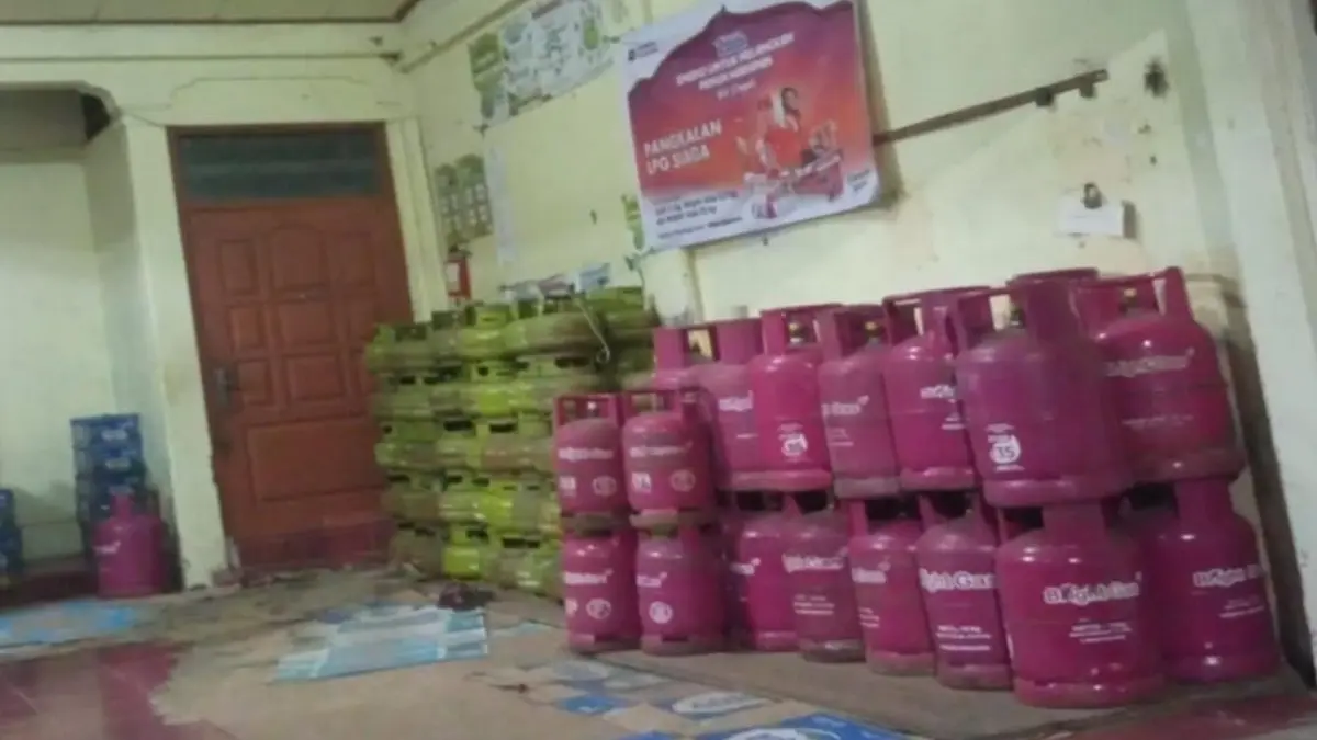 Elpiji nonsubsidi cepat habis di tingkat agen di Ngawi. ASEP SYAEFUL/RADAR NGAWI
