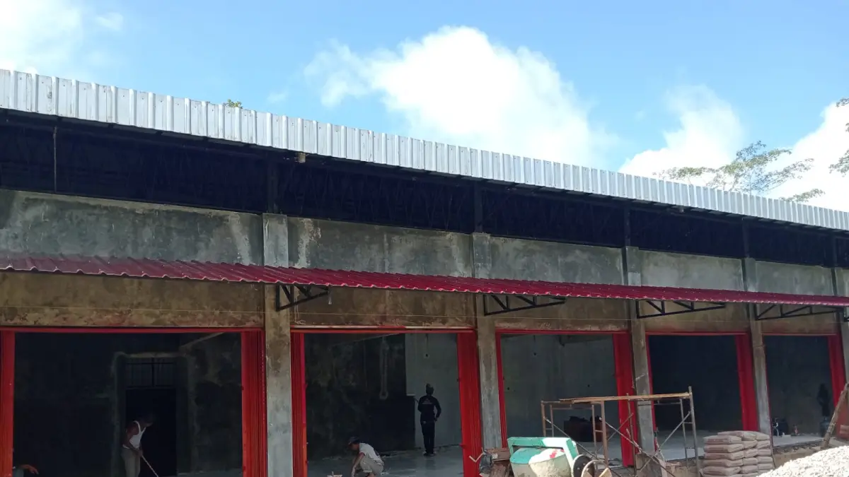 Pembangunan gerai KDKMP di Pacitan masih berlangsung. NUR CAHYONO/RADAR PACITAN