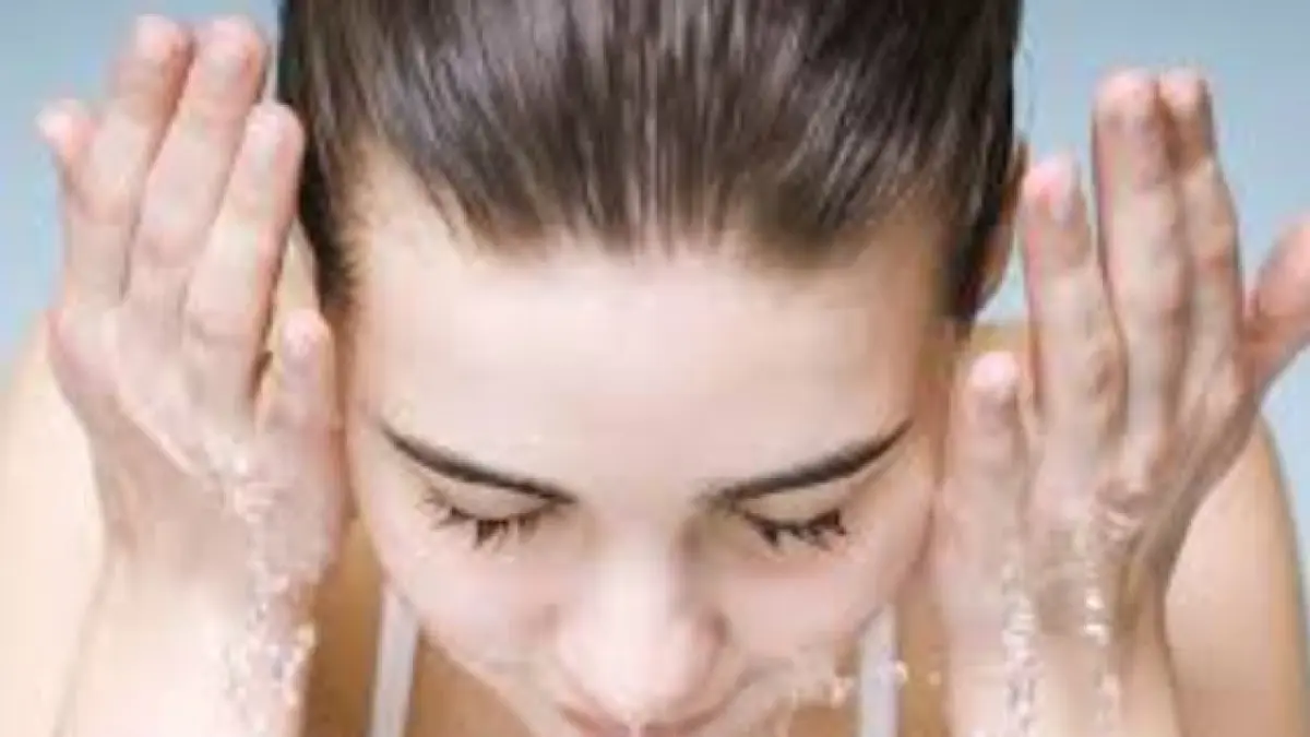 Cuci muka. 