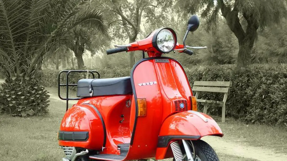Ilustrasi vespa P200E. (pinterest)