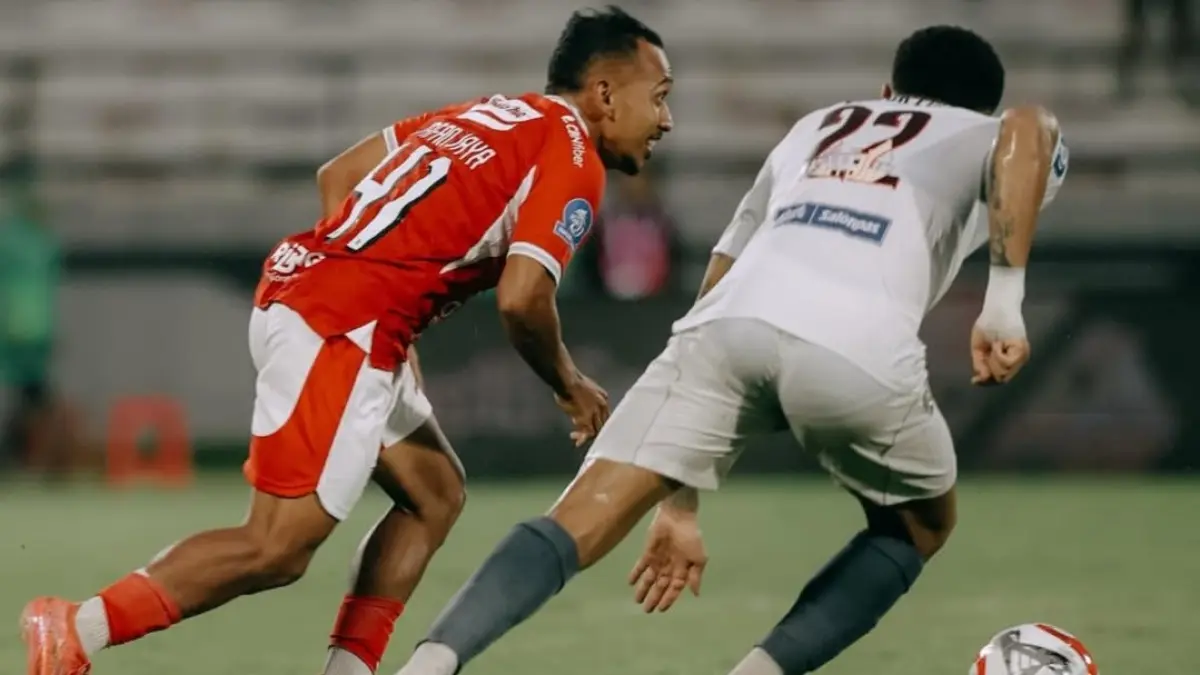 MENANG: Pemain Bali United Irfan Jaya mencetak gol kemenangan untuk timnya saat melawan PSM Makassar. (IG @balinitedfc)