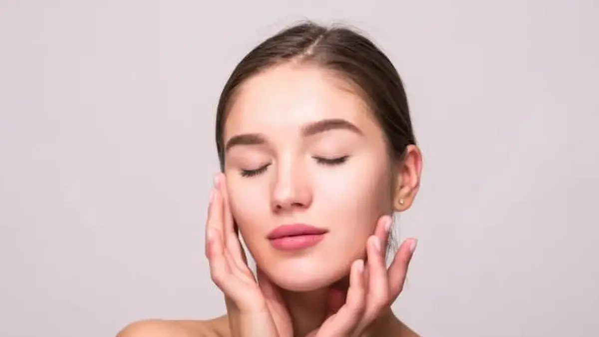 Serum untuk kulit sehat. 