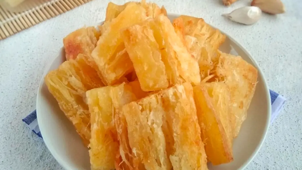 Singkong goreng merekah ala tela-tela. 