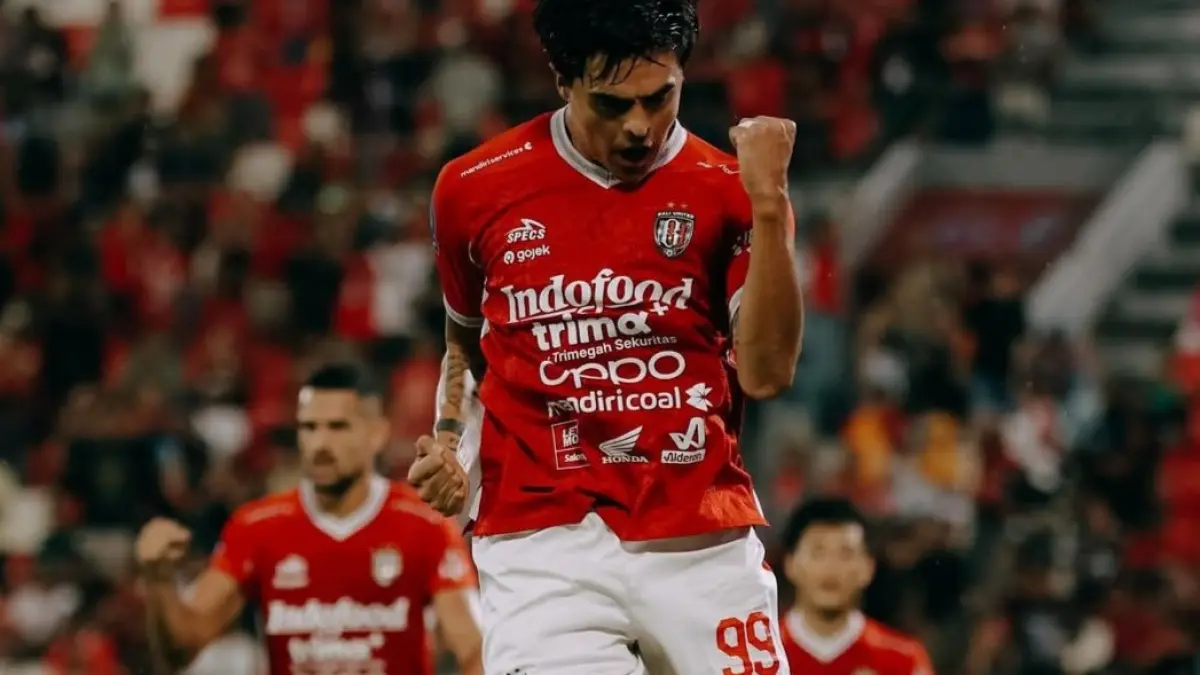 UNGGUL: Pemain Bali United Diego Campos mencetak gol pertama ke gawang PSM Makassar, Senin (27/4)