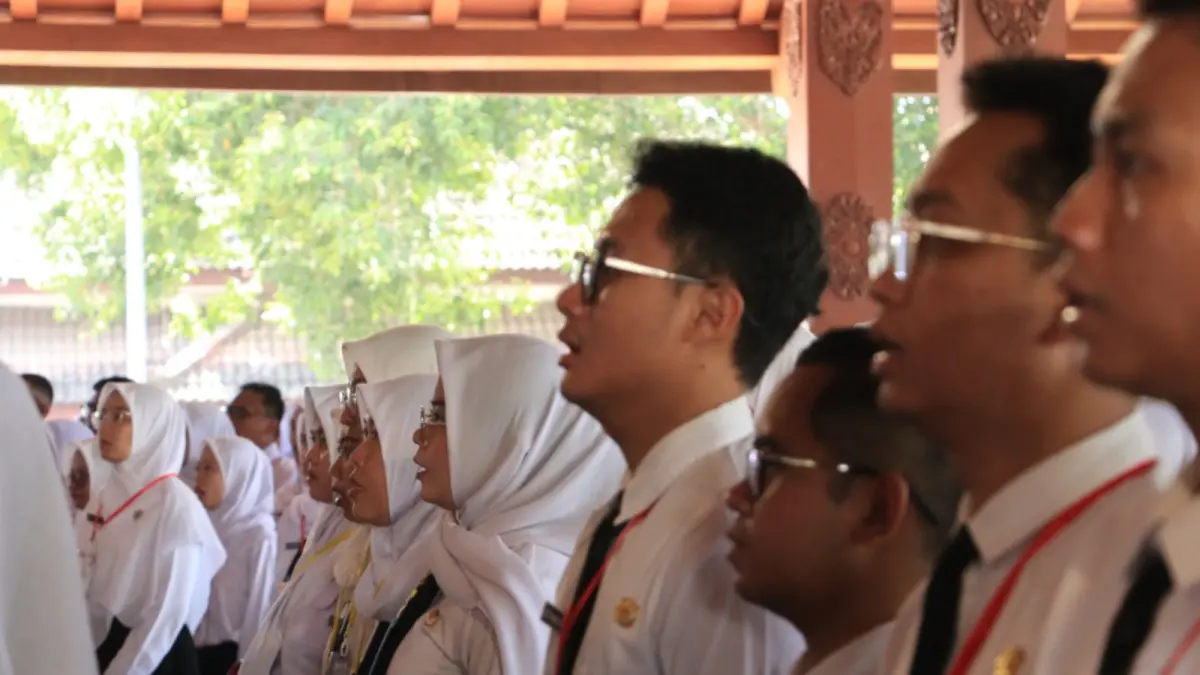 Ratusan CPNS Ponorogo mengikuti penutupan latsar dan mendapat arahan disiplin dari Plt Bupati Lisdyarita. SUGENG DWI N/RADAR PONOROGO