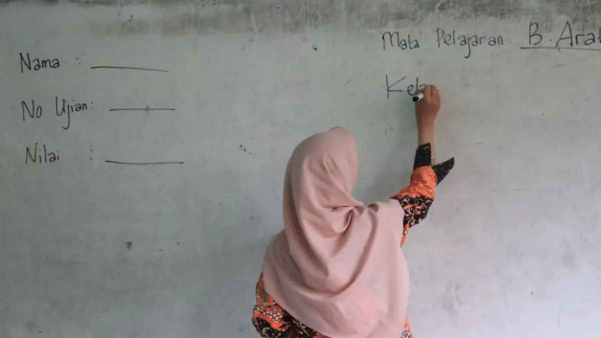 Sekolah di Ponorogo mengandalkan GTT untuk menutup kekurangan guru, meski belum terdata dalam dapodik. FOTO: SUGENG DWI N/RADAR PONOROGO