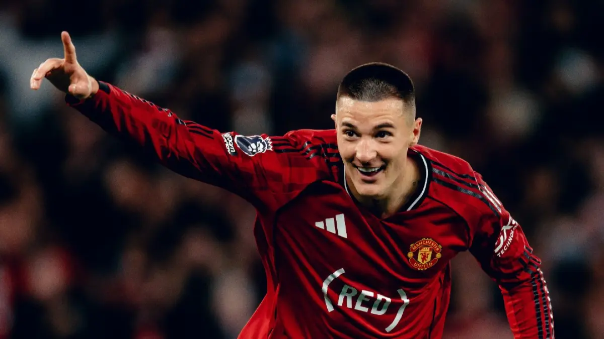 Selebrasi Benjamin Sesko usai cetak gol. (Instagram MU)