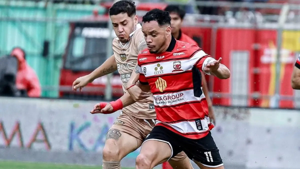 HIDUP MATI: Pemain Madura United Lulinha bakal menjadi ancaman Semen Padang pada laga pekan ke-30 nanti. (IG @maduraunited.fc)