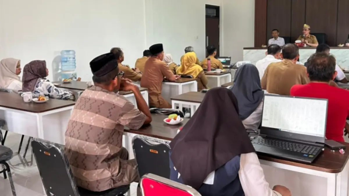Pengelola rest area Tol Saradan menandatangani kerja sama pengelolaan sampah dengan TPS3R Desa Klitik. FOTO: DLH MADIUN