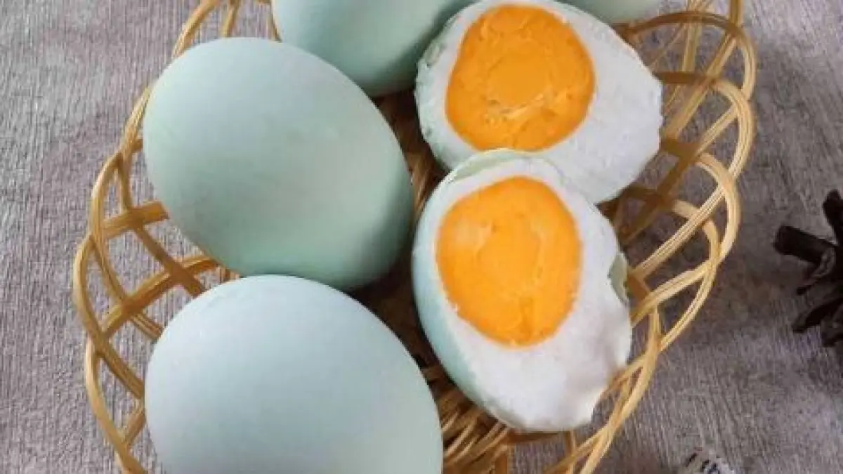 Telur asin. 