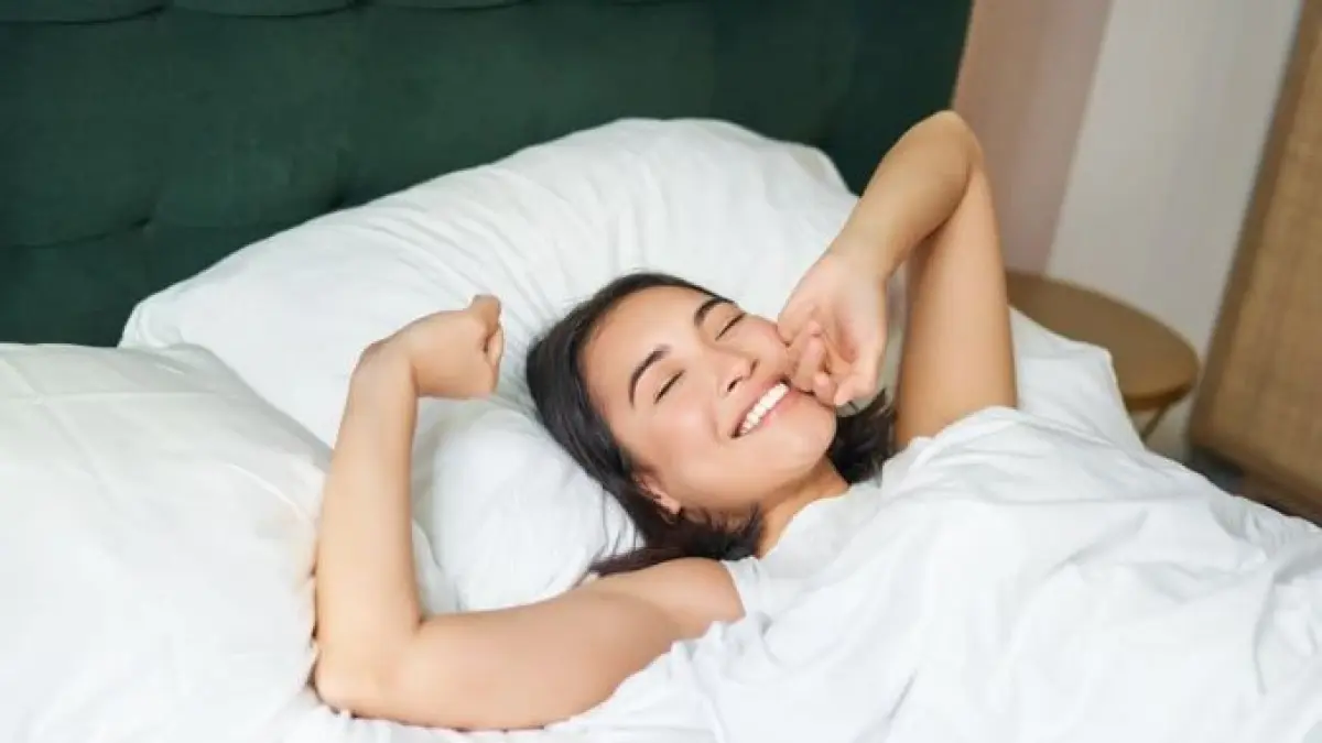 Tidur telentang. 